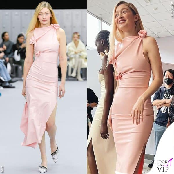 in rosa alla Paris Fashion Week per Coperni 