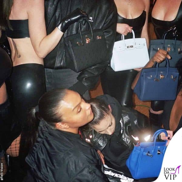 la Fox e le amiche mostrano le Birkin ricevute in regalo da Kanye 
