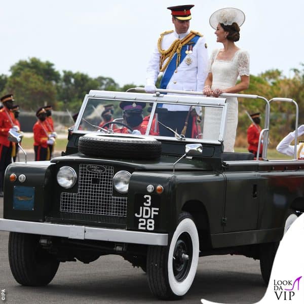 I duchi di Cambridge sulla stessa jeep usata per il viaggio della regina Elisabetta nel 1953