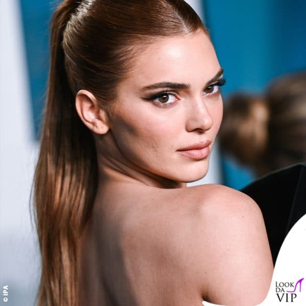Seducente e sofisticata lascia tutti senza fiato al Vanity Fair Oscar party 2022 
