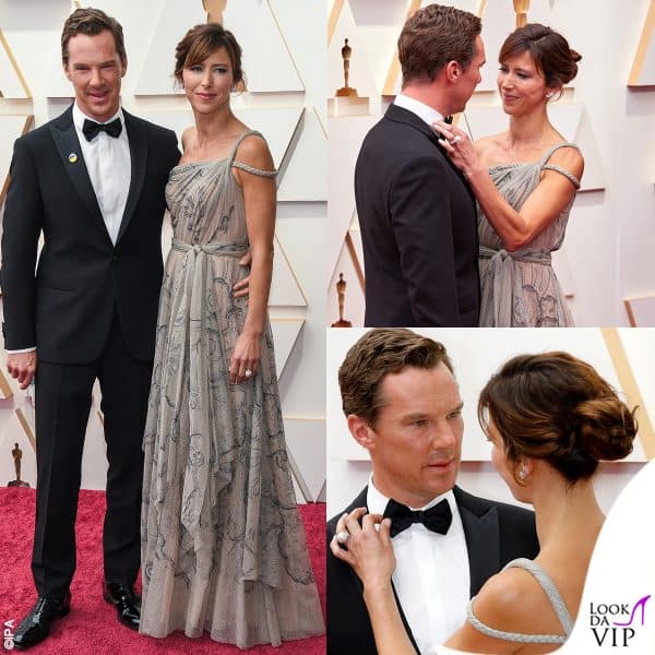 Sophie Hunter, in Dior, ha dato una sistematina al papillon di Benedict Cumberbatch, in Giorgio Armani 