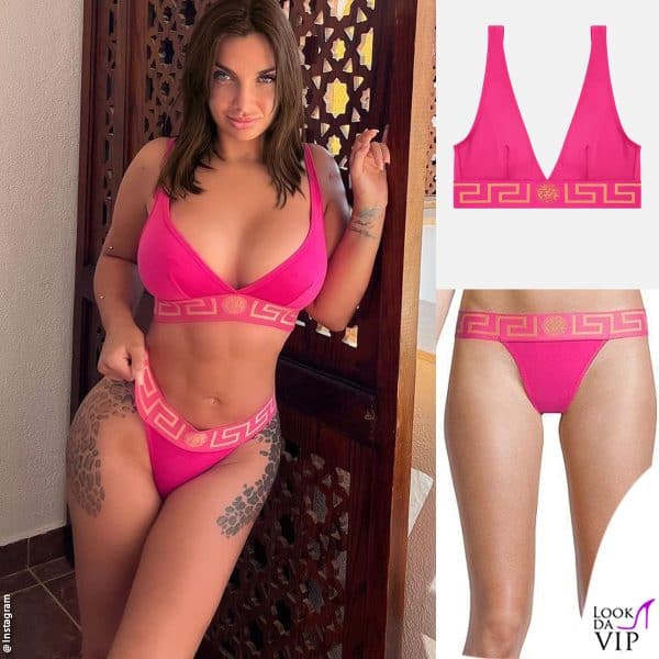 A Sharm el-Sheikh Elettra Lamborghini sfoggia un bikini Versace