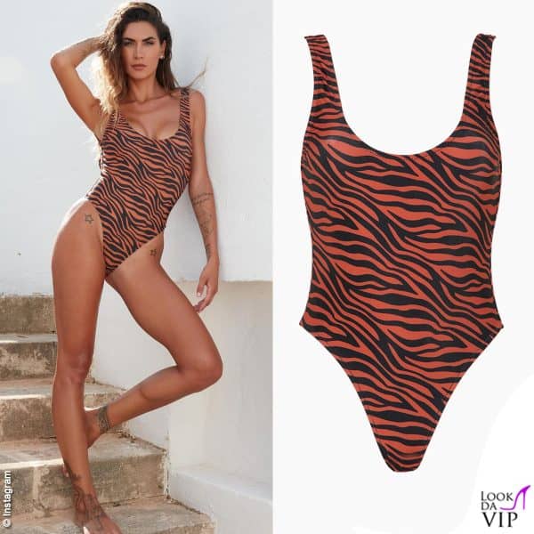Melissa Satta sceglie la fantasia tigrata per il costume intero Smmr beachwear