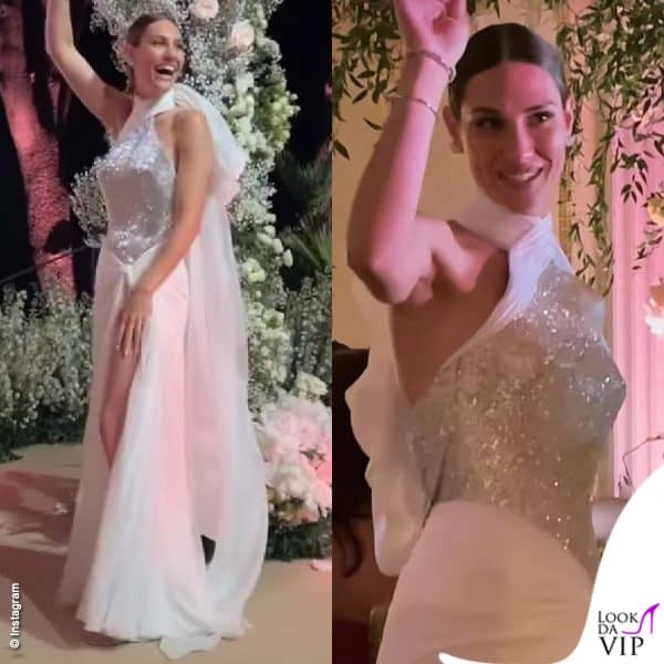 Per il party Beatrice ha scelto sempre Versace, ma uno stile più glamour con corpetto scintillante e scollo all'americana, maxi fiocco sulla schiena, con la gonna a sirena che si apre in uno spacco vertiginoso