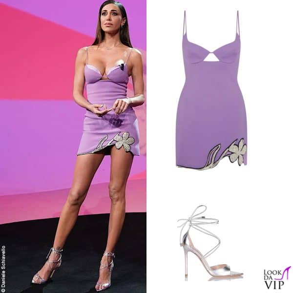 Fiore di cristalli su sfondo lilla per l'ottava puntata  (look David Koma sandali Nina Lilou)