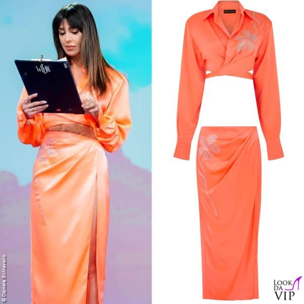 Per la quinta puntata, Belen porta un tocco di colore con il completo arancione  (look David Koma)