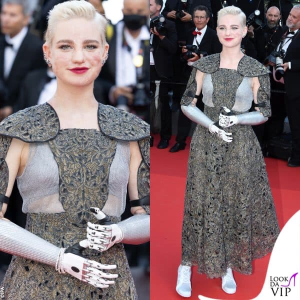 Bebe Bio con outfit Dior e gioielli Damiani