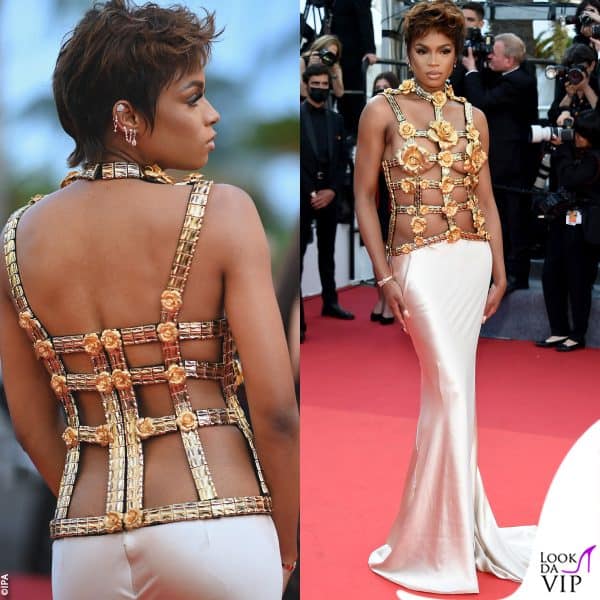 Didi Stone con un abito Roberto Cavalli e sandali Casadei
