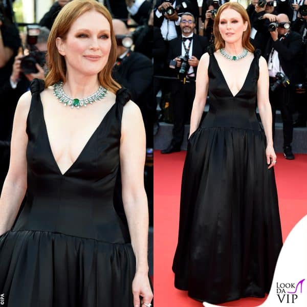Abito Bottega Veneta accessoriato con gioielli Bulgari per Julianne Moore 