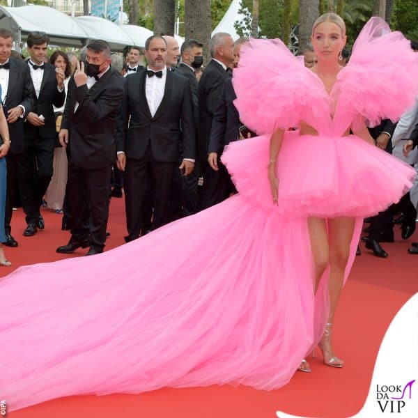 Leonie Hannie con un abito Nicole Felicia Couture e gioielli Pomellato 