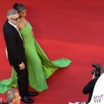 Cannes 2022 7 serata Tina Kunakey abito Valentino scarpe Amina Muaddi 1