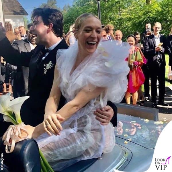 Dopo il sì, Chloe è sorridente come non mai