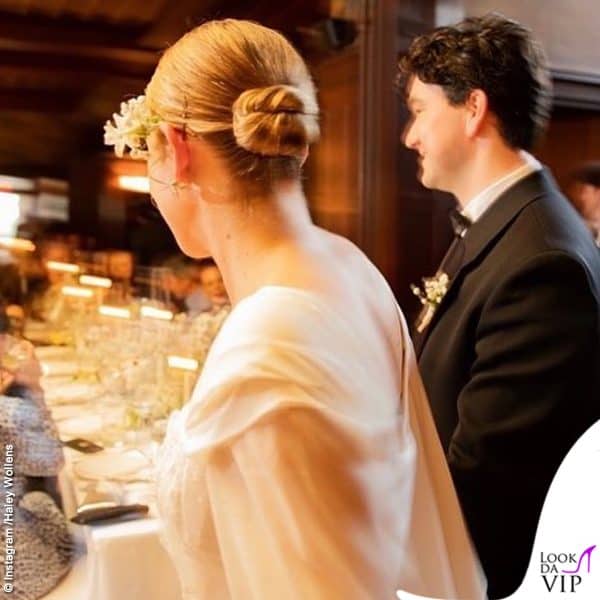 Capelli raccolti per un'acconciatura sobria ed elegante