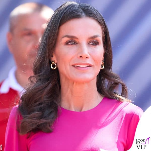Letizia si è presentata orgogliosamente con delle ciocche di capelli bianchi 
