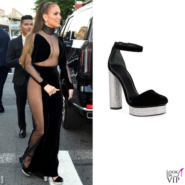 anche i sandali sono firmati Tom Ford 
