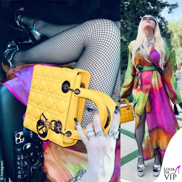 Madonna ha optato per un abito Dries Van Noten, borsa Dior e platform Prada 
