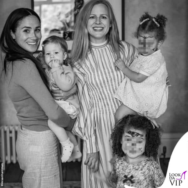 Lilibet Diana al suo party di compleanno in braccio a mamma Meghan 