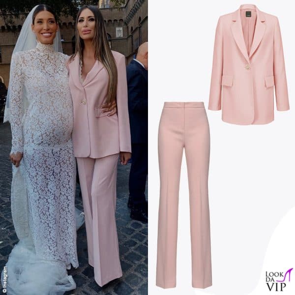Per le nozze di Giorgia Venturini, Sarah Altobello ha scelto un elegante tailleur rosa pallido Pinko