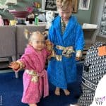 leone e vittoria lucia ferragni ferrignez mostano gli accappatoi firmati versace
