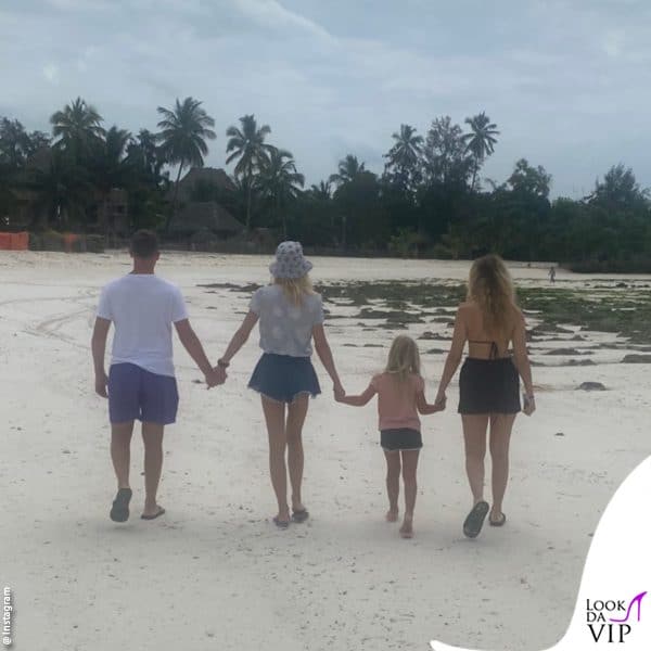 l'arrivo a Zanzibar di Ilary con i figli Cristian, Chanel e Isabel 