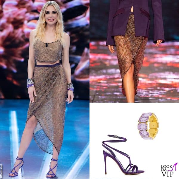 Trasparenze grazie all'outfit Gretel Z abbinato a sandali Le Silla e bracciali De Liguoro 
