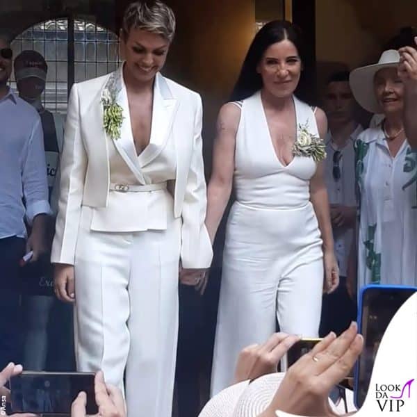 entrambe hanno scelto i pantaloni: tailleur Fendi per Francesca, tuta Alberta Ferretti per Paola 