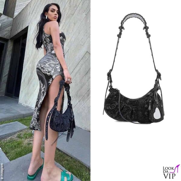 la Rodriguez con la borsa dell'estate, firmata Balenciaga 