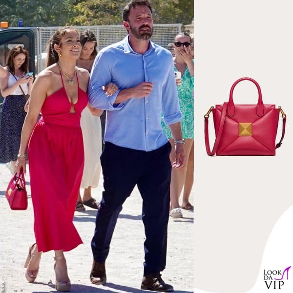 abito Reformation, borsa Valentino e platform Andrea Wazen 