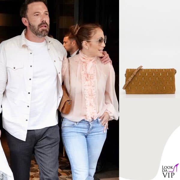 camicia Dolce&Gabbana, borsa Saint Laurent, occhiali Chloe 