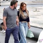jennifer lopez e ben affleck, luna di miele parigina con le borsette firmate