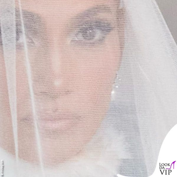 Jennifer Lopez con il velo sul volto: la star è pronta per la cerimonia 