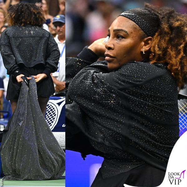 la tennista toglie la lunga gonna e si prepara per il match 
