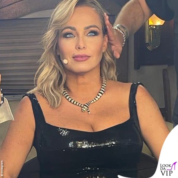 Sonia in camerino per trucco e parrucco