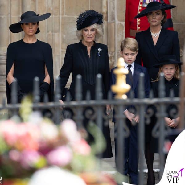 la royal family alla fine della funzione 