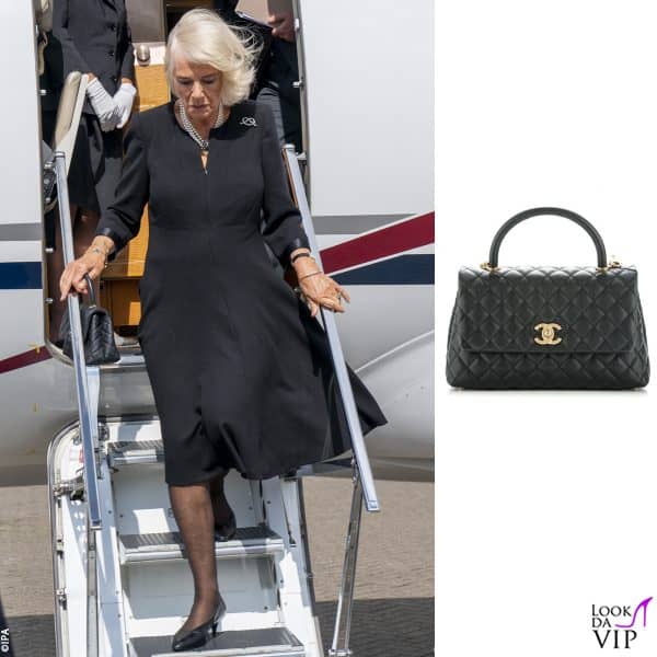 in aereo con la borsa Chanel