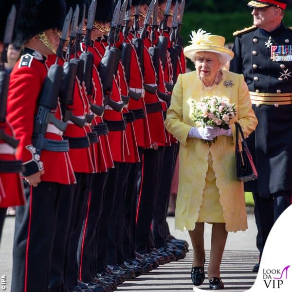 la regina usava il giallo nelle occasioni più felici
