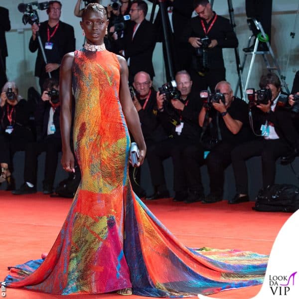 Jodie Turner-Smith con un abito di Christopher John Rogers 