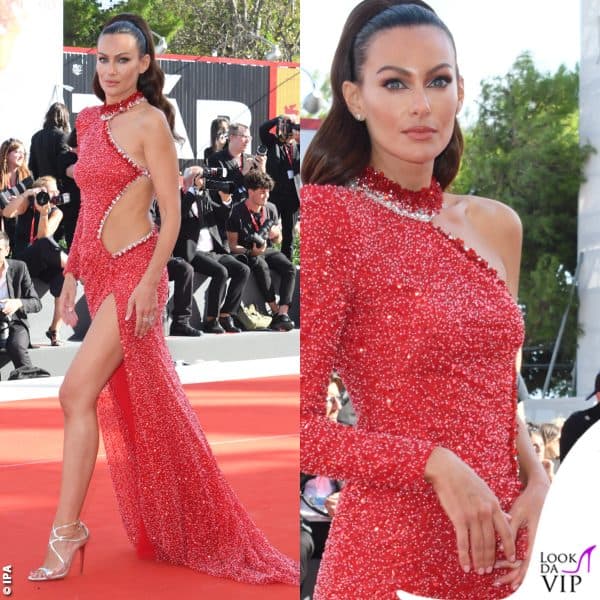 Paola Turani con un abito Tony Ward e gioielli Messika 