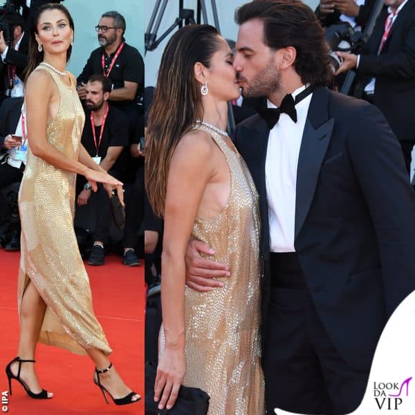 Anna Safroncik sceglie un abito Laura Biagiotti, gioielli Chopard e sandali Paciotti: sul red carpet è bellissima mentre bacia Marco Maria Mazio