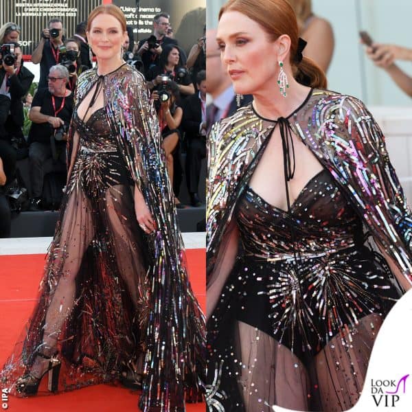 Julianne Moore con un look Valentino e gioielli Cartier 
