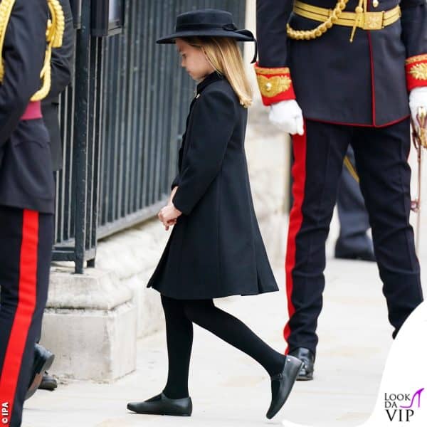 la principessa Charlotte con un cappotto Ancar, cappello Jane Taylor London e scarpe Manuela de Juan