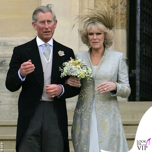 la sposa indossava un abito di Robinson Valentine  e un cappello Philip Treacy