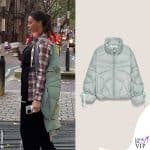Belen Rodriguez a Londra con un piumino del suo brand Hinnominate