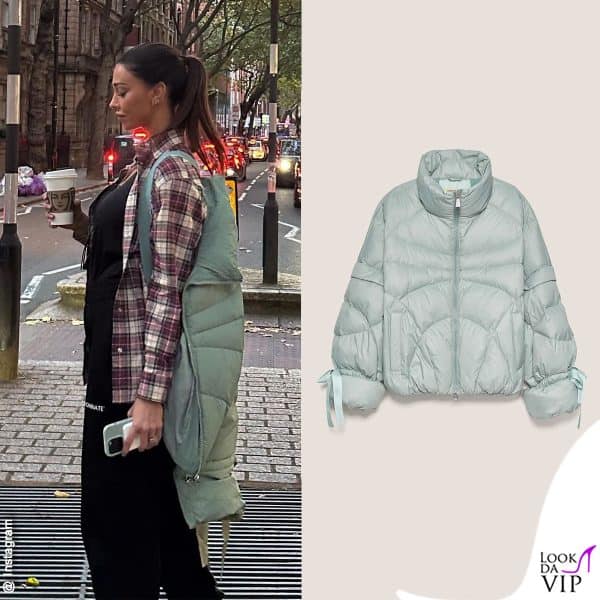Belen Rodriguez a Londra con un piumino del suo brand Hinnominate