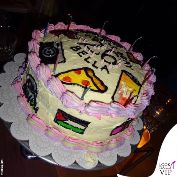 i disegni sulla torta ricordano il mondo della Hadid 