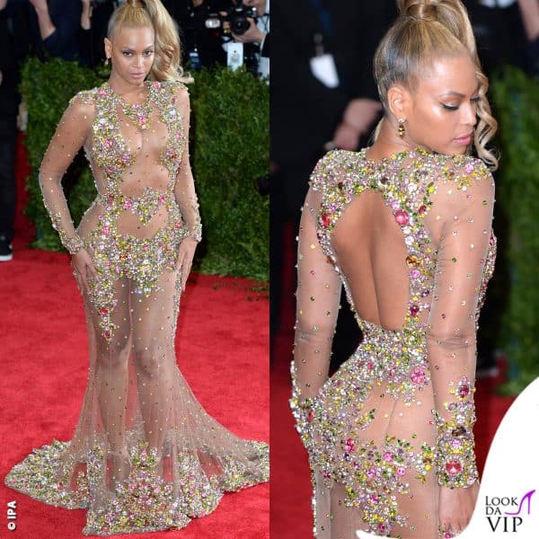 Trasparenze bollenti per l'abito Givenchy che Beyoncé ha scelto per il Met Gala 2015