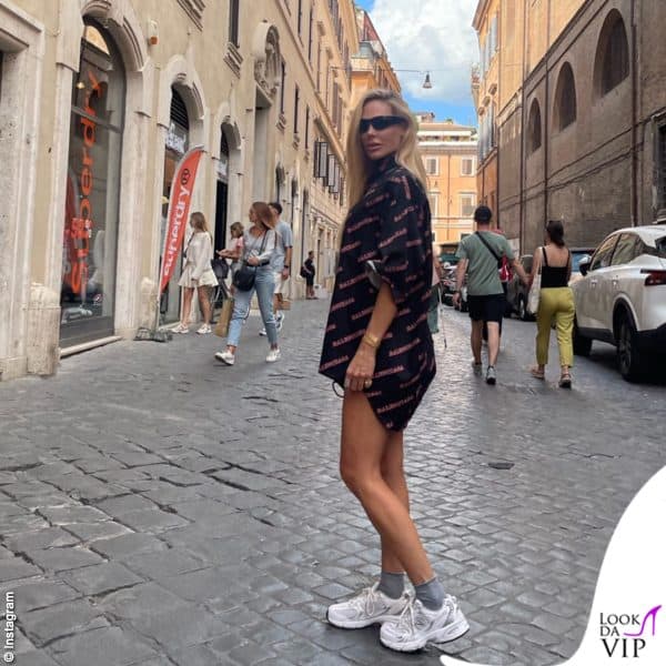 Uno stile che ad Ilary piace: eccola a spasso per Roma