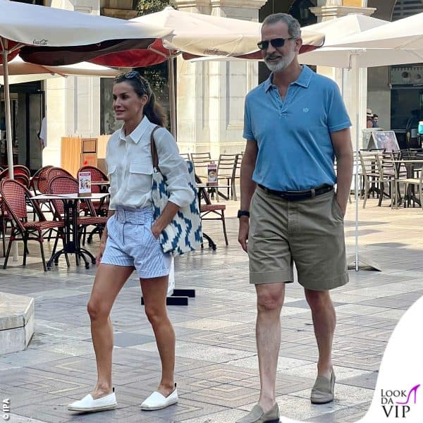 La Letizia in vacanza si concede calzature flat 