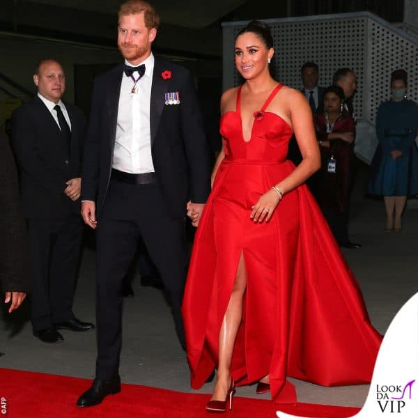 Nel 2021 a New York con Harry, infuocata in un abito di Carolina Herrera 