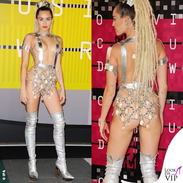 Miley Cyrus agli Mtv Video Music Awards 2015 sfoggia le curve in Versace